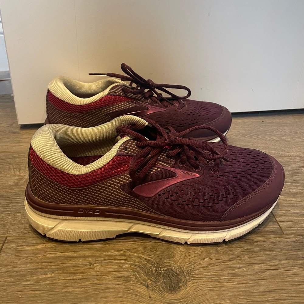 Brooks Dyad 10 Running Shoes